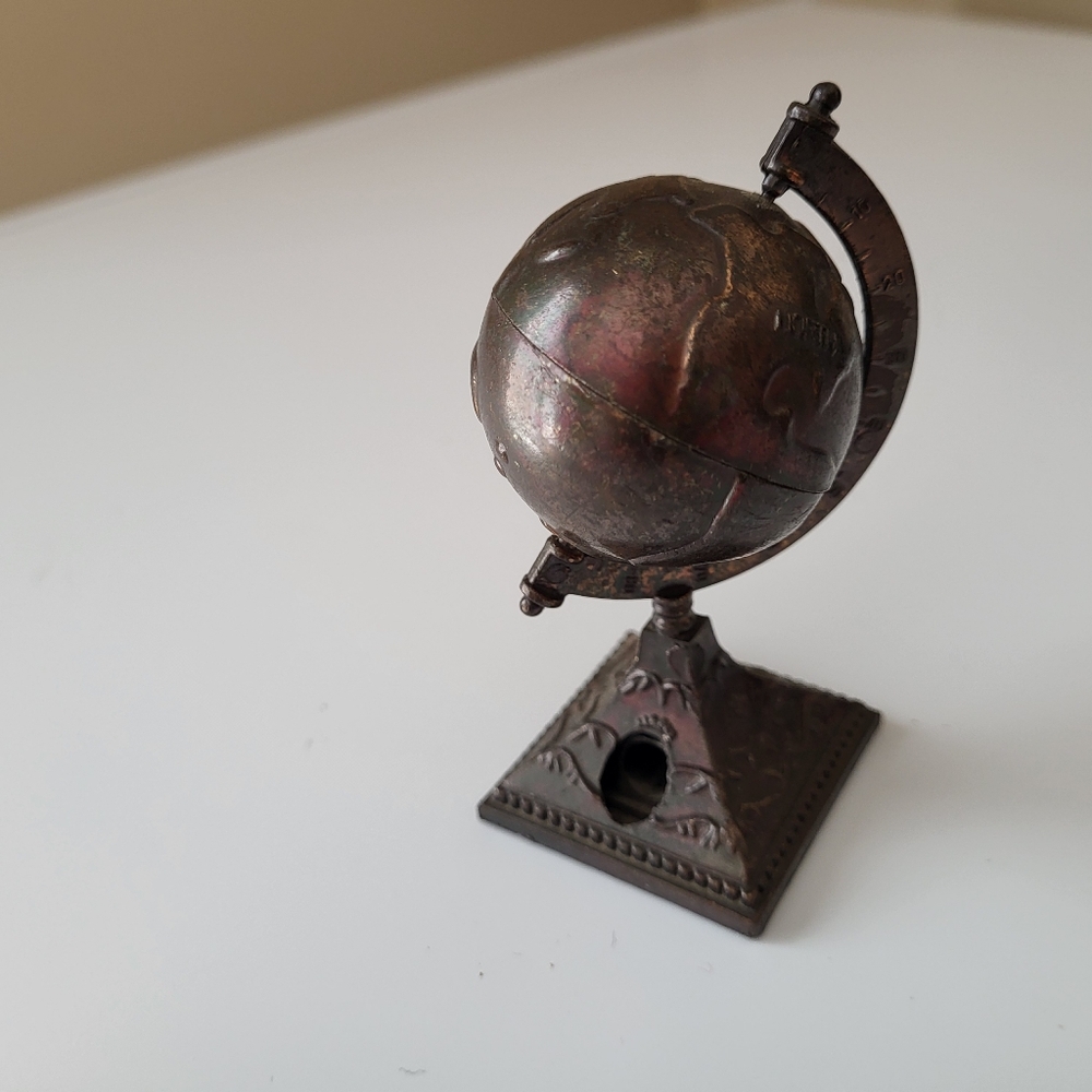 Vintage Hong Kong Die Cast Metal Miniature Globe Pencil Sharpener - Picture 9 of 16